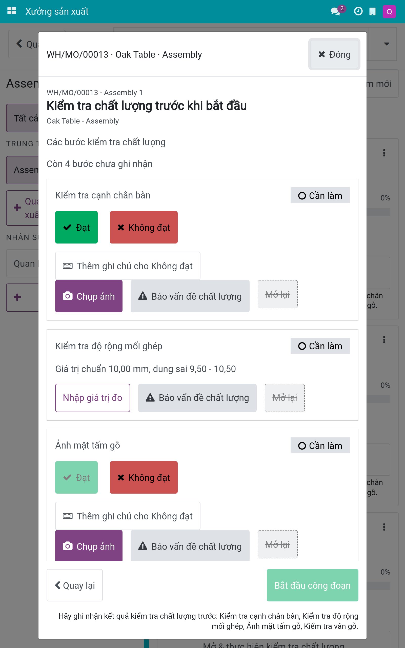 Màn hình Kiểm tra chất lượng trước khi bắt đầu trên máy tính bảng: các bước còn tồn đọng với nút Đạt, Không đạt và nút Bắt đầu công đoạn